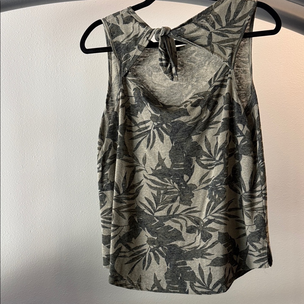 Old Navy Black and Tan Leaf Print Tank Top - Picture 3 of 8